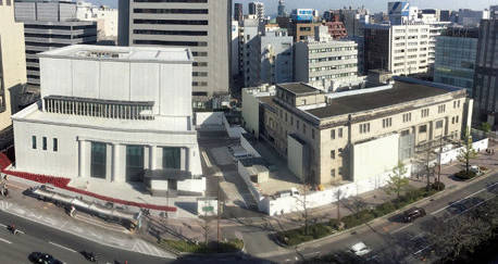 新営業所I期棟完成時の写真。隣には旧営業所が残存。