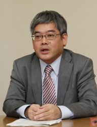調査統計局物価統計課長の写真