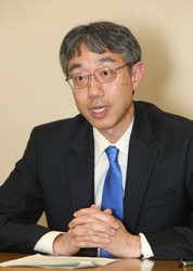 金融機構局国際課長の写真