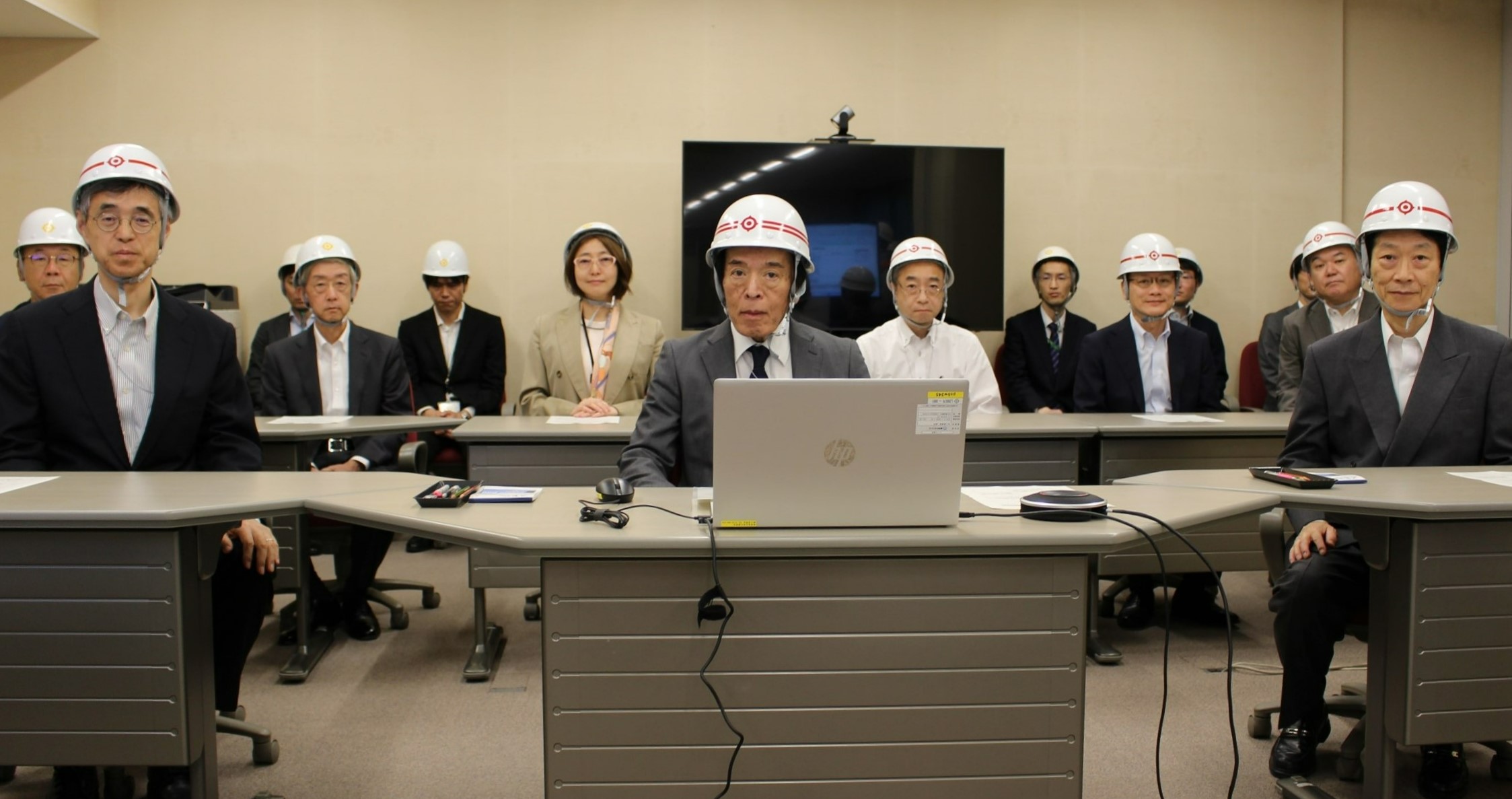 災害対策本部室での訓練模様の写真1