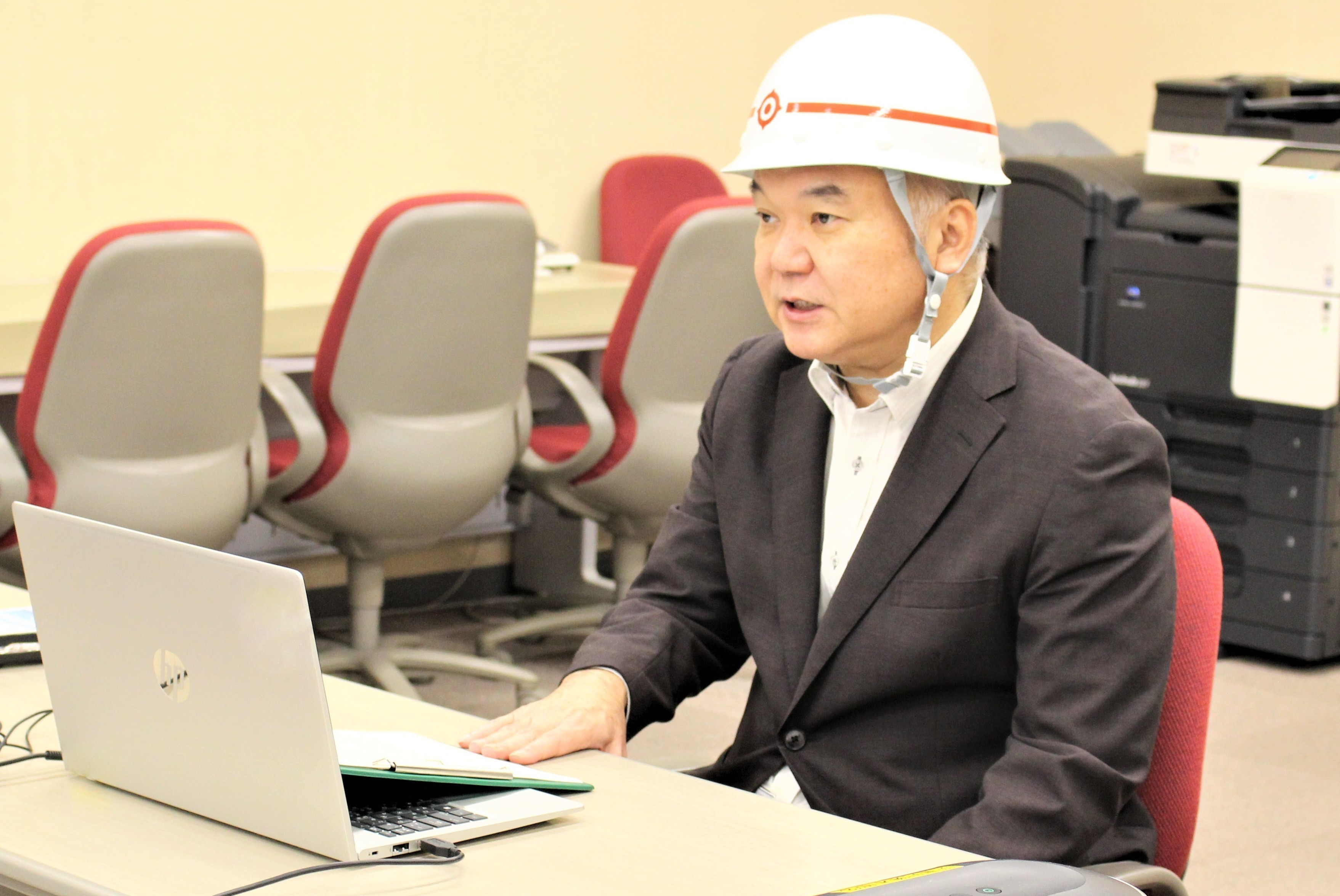 災害対策本部室での訓練模様の写真