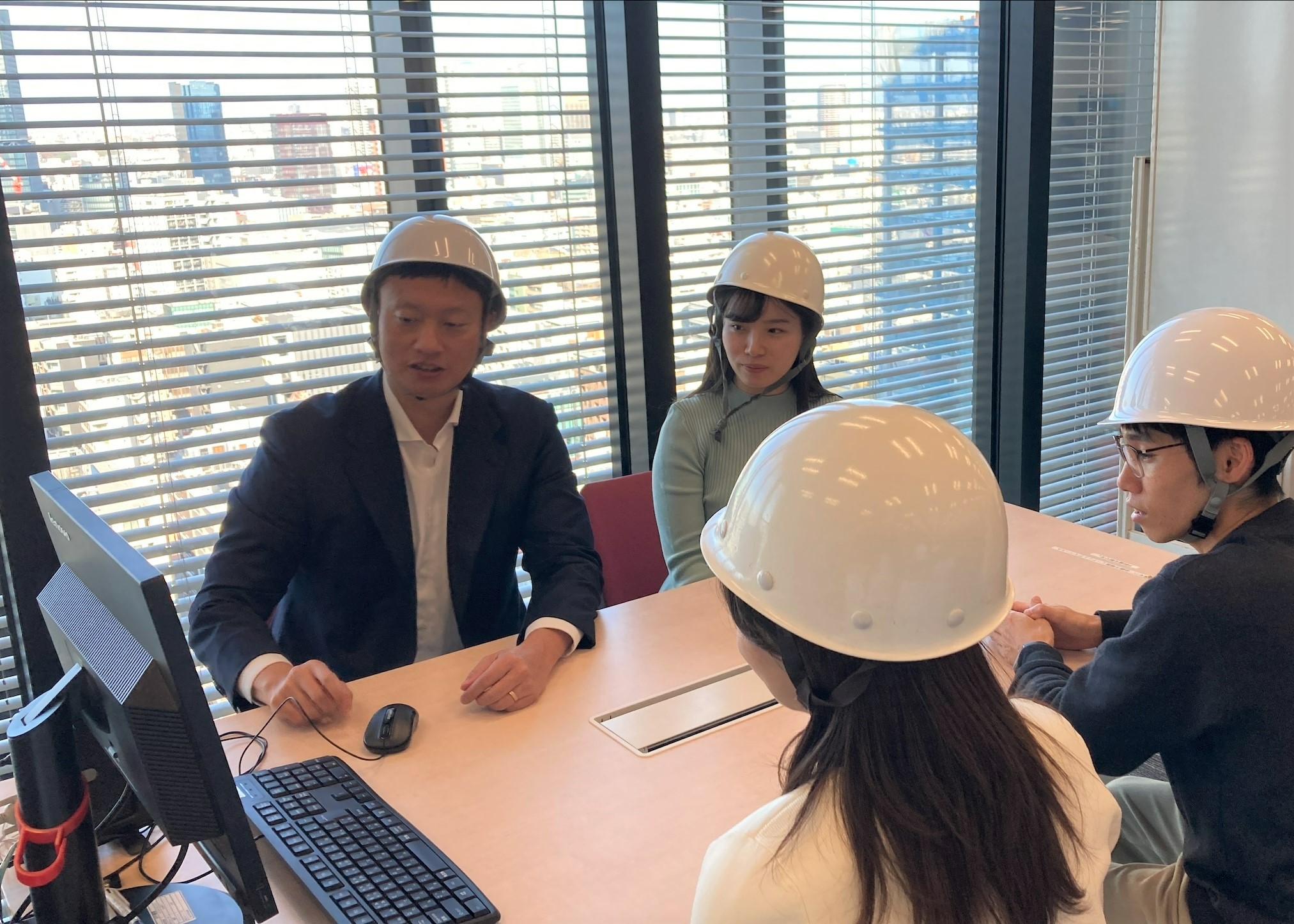 外国為替市場BCP対策会議事務局でのBCP訓練の模様の写真