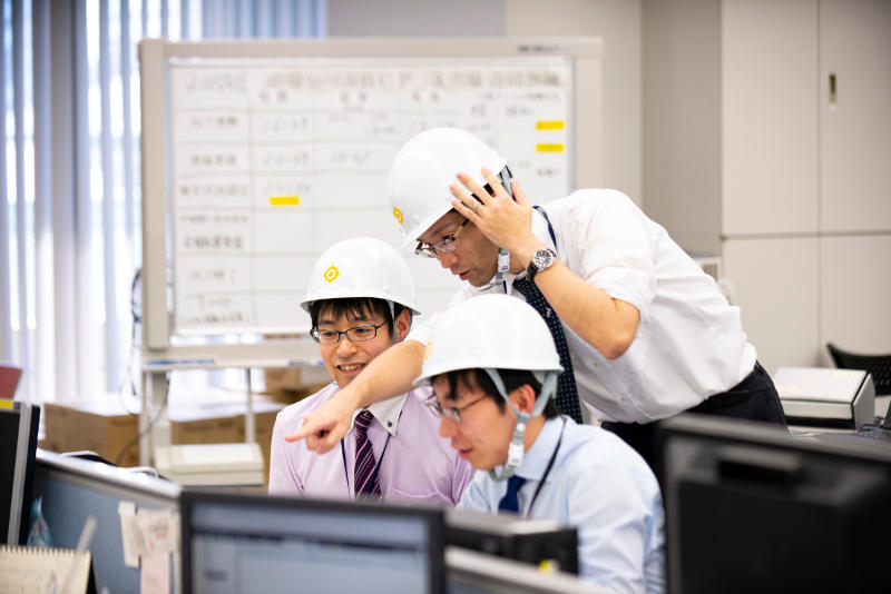 （左写真）日本銀行でのBCP訓練の模様の写真