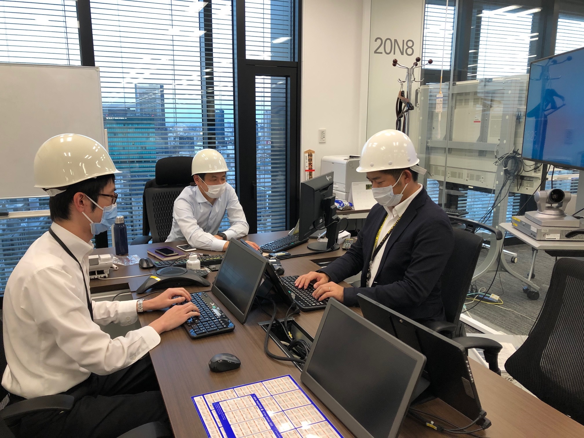 外国為替市場BCP対策会議事務局でのBCP訓練の模様の写真