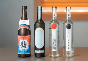 酒瓶に入ったクラフトサケの写真