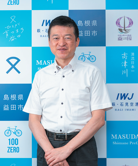 益田市長の山本浩章氏の写真
