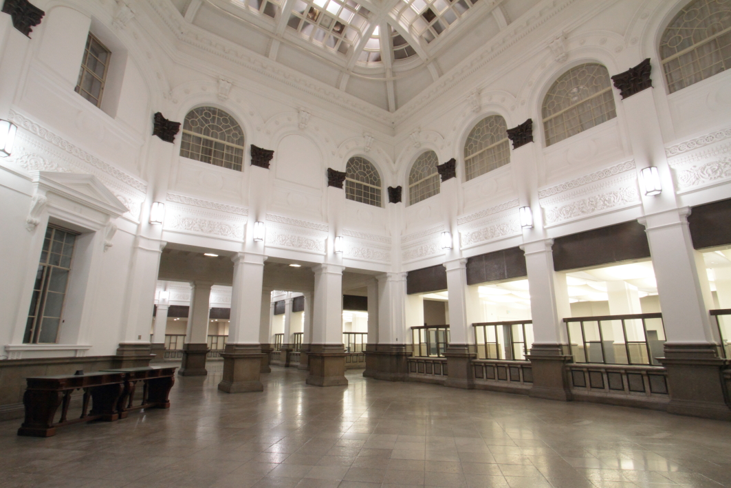 Image: a tour guide explaining the Old Building's features near the South Entrance