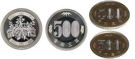 Image of the front of the 500 yen bicolor clad coin.
 Image of the back of the 500 yen bicolor clad coin.
 Image of the back of the 500 yen bicolor clad coin tilted upward, showing the latent image of the words 500 yen.
 Image of the back of the 500 yen bicolor clad coin tilted downward, showing the latent image of the word Japan