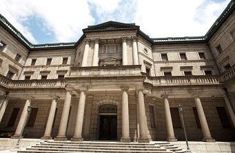 Image: structure of the Main Building facing the courtyard