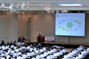 金融高度化センター 石賀 企画役による講演の写真