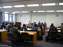 セミナー参加者を会場の後方から撮影した写真