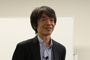 講演している講師：有限責任監査法人トーマツ リスク管理戦略センターディレクター勝藤史郎 氏の写真