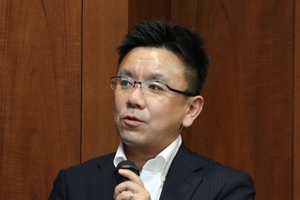 あおぞら銀行 有賀 企画課長兼業務課長兼総務課長による講演の写真
