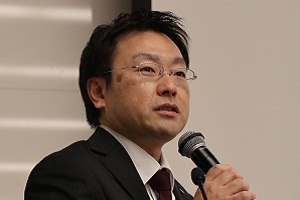 内田上席主任調査役の写真