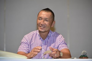 佐々木総合政策局長の写真